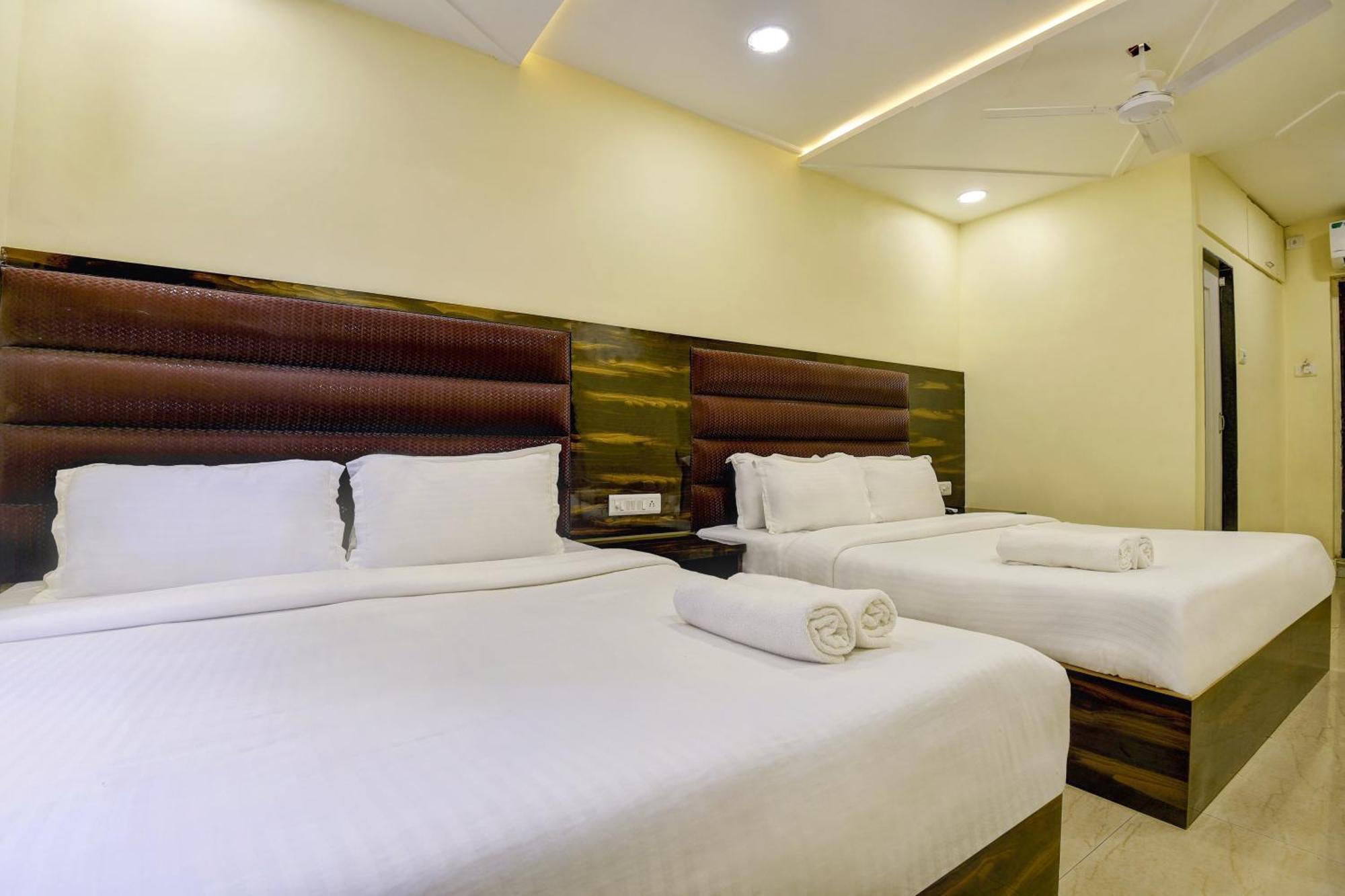 Hotel Deluxe Mumbai Exterior photo
