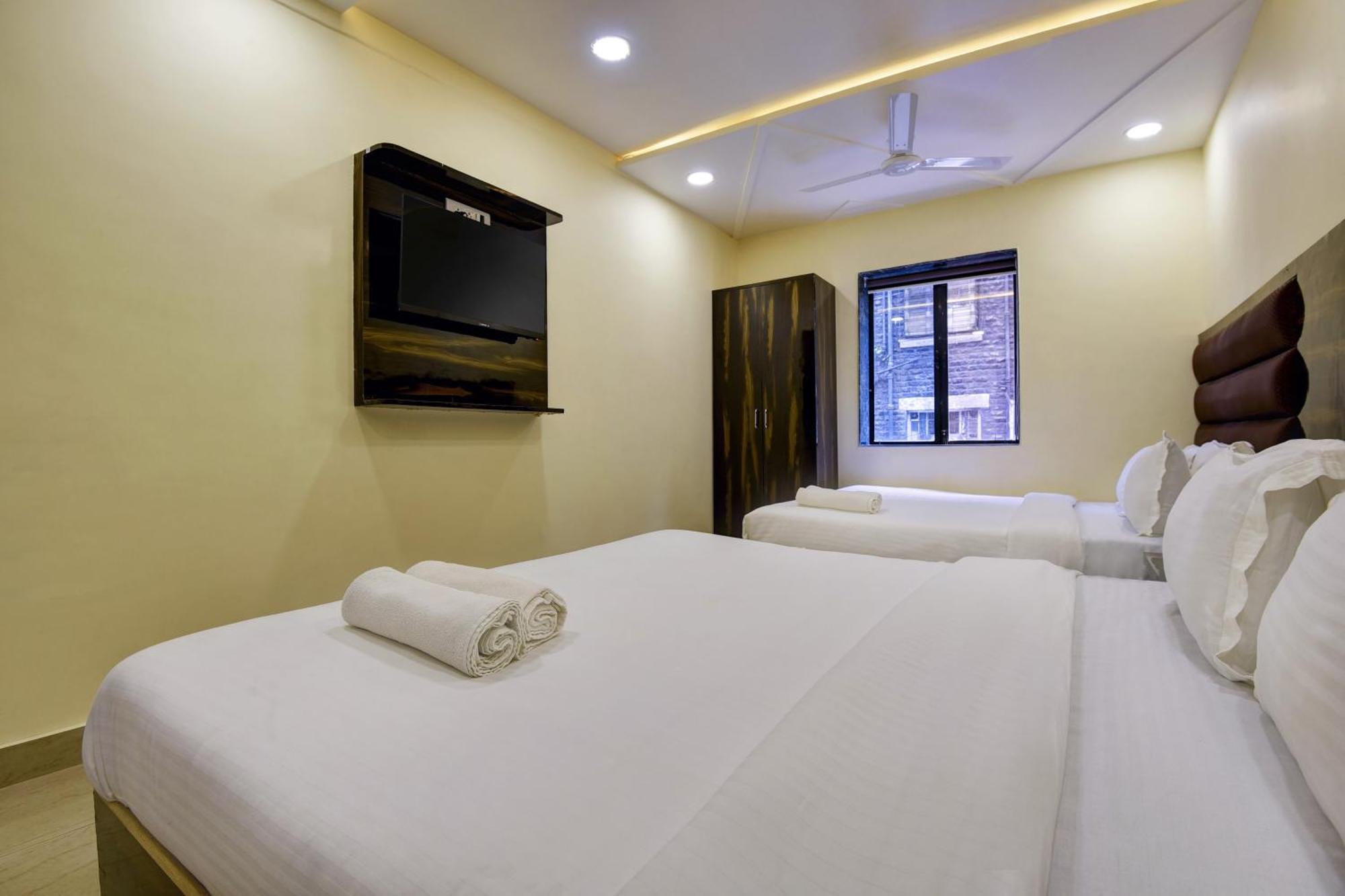 Hotel Deluxe Mumbai Exterior photo