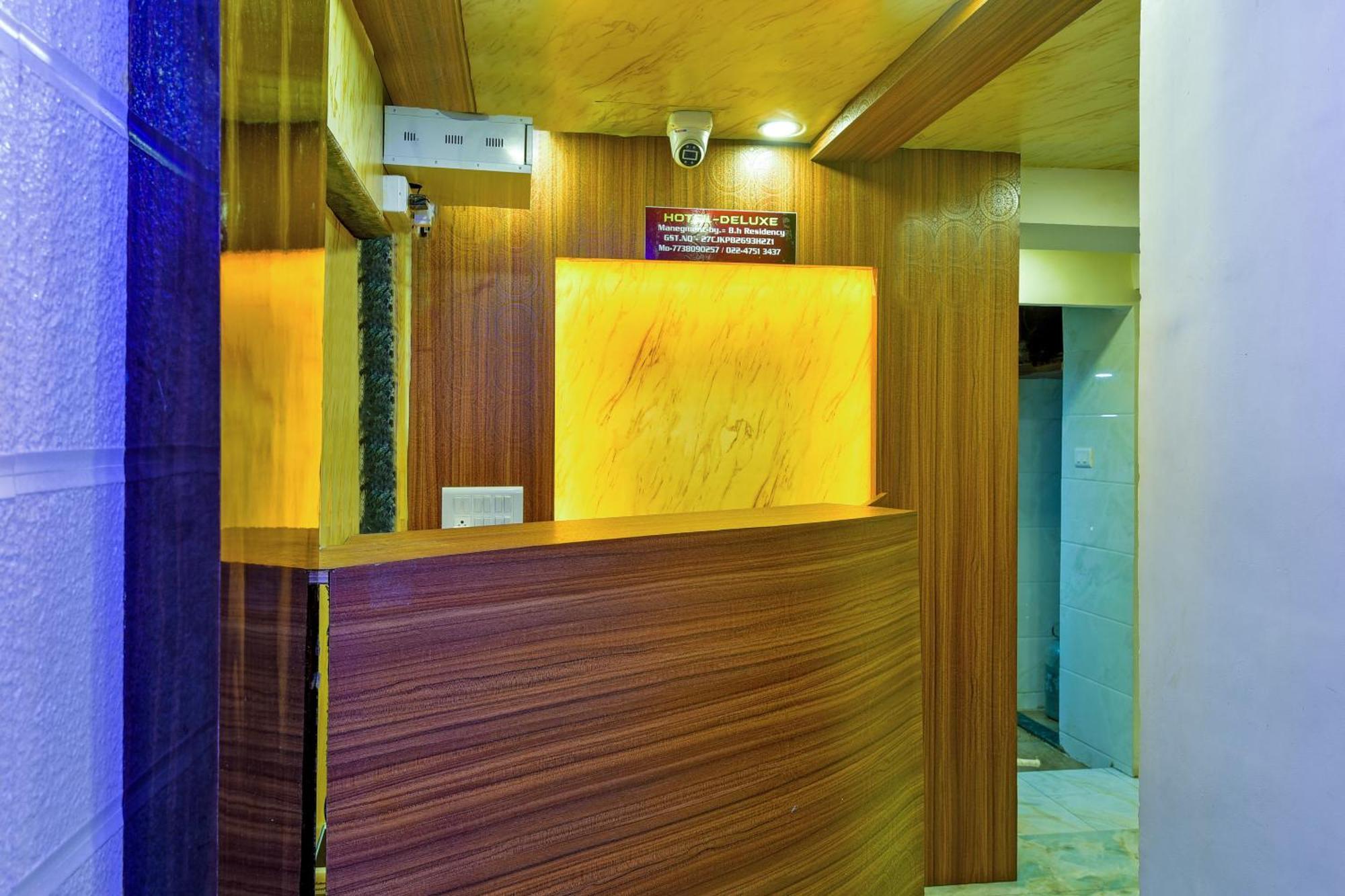 Hotel Deluxe Mumbai Exterior photo
